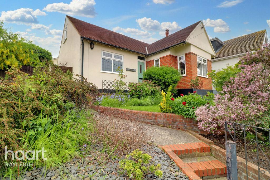 Down Hall Road, Rayleigh 3 bed detached bungalow £450,000