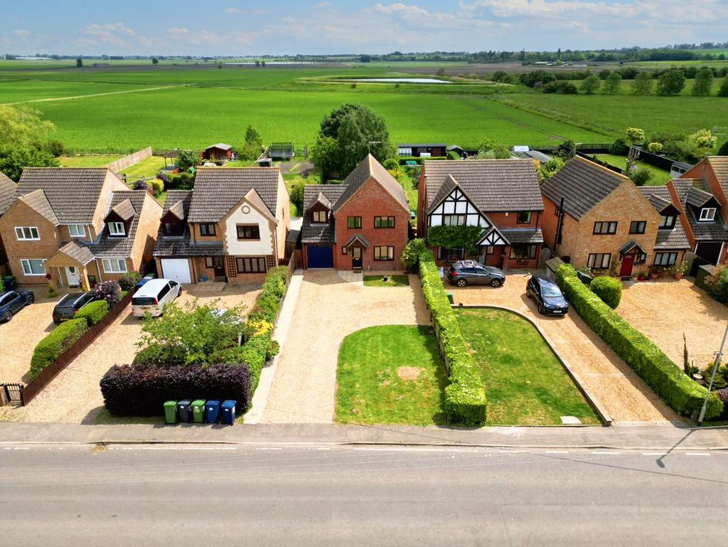 Ugg Mere Court Road, Ramsey Heights, Cambridgeshire. 4 bed detached house for sale £415,000