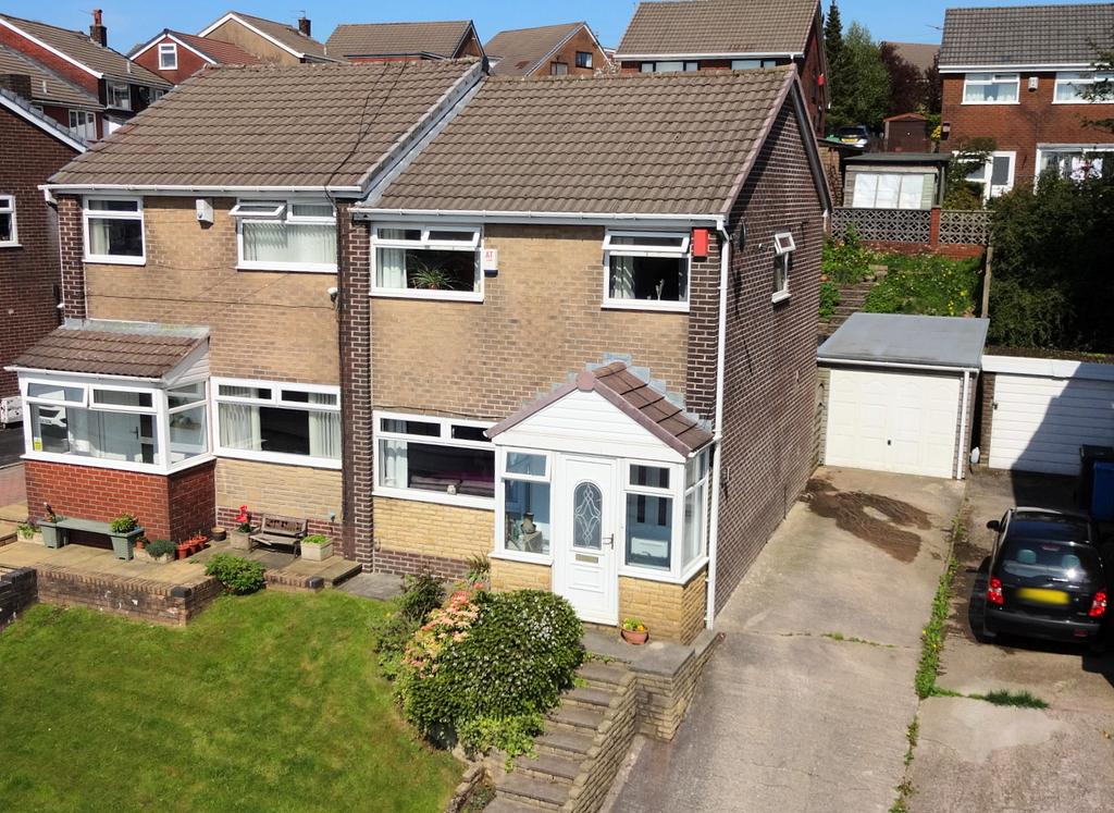 Saffron Drive, Oldham OL4 3 bed semidetached house for sale £200,000