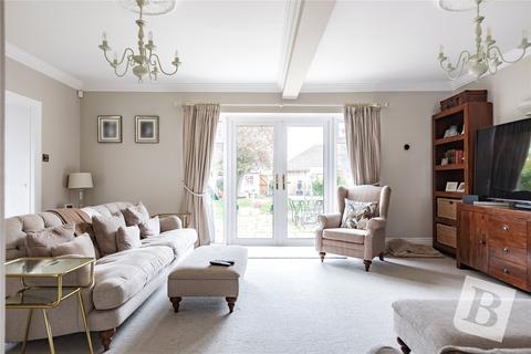 16 Castledon Road, Wickford, SS12 0EL