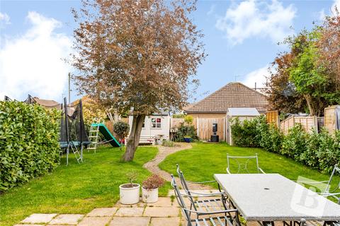 16 Castledon Road, Wickford, SS12 0EL