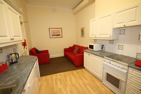3 bedroom flat to rent, Warrender Park Road, Edinburgh, EH9