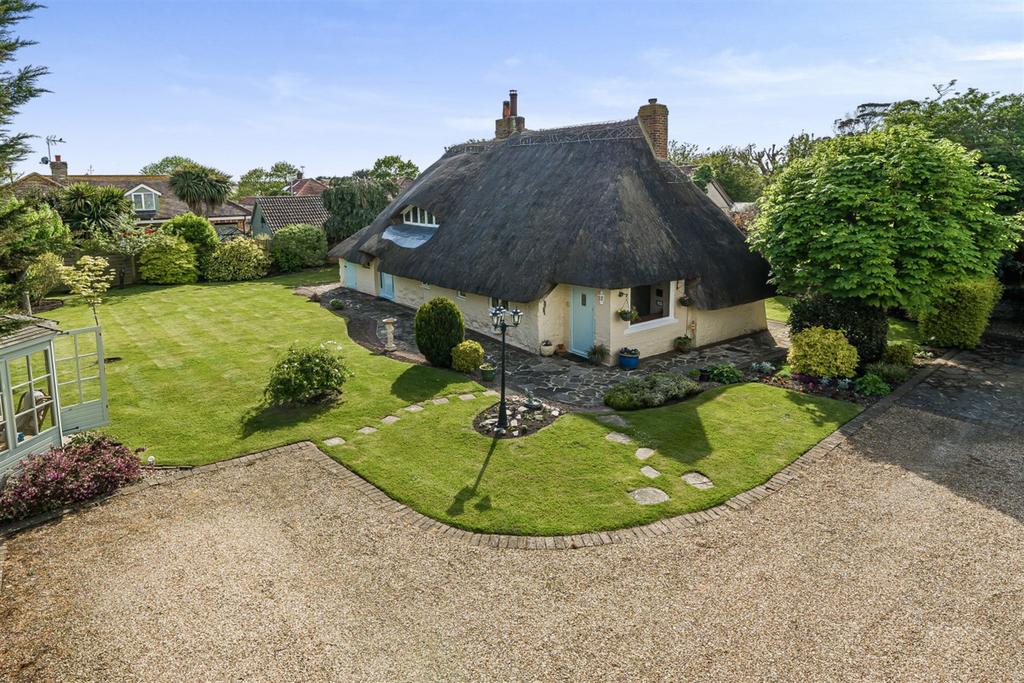 St. Thomas Drive, Pagham, Bognor Regis, PO21 3 bed detached house for