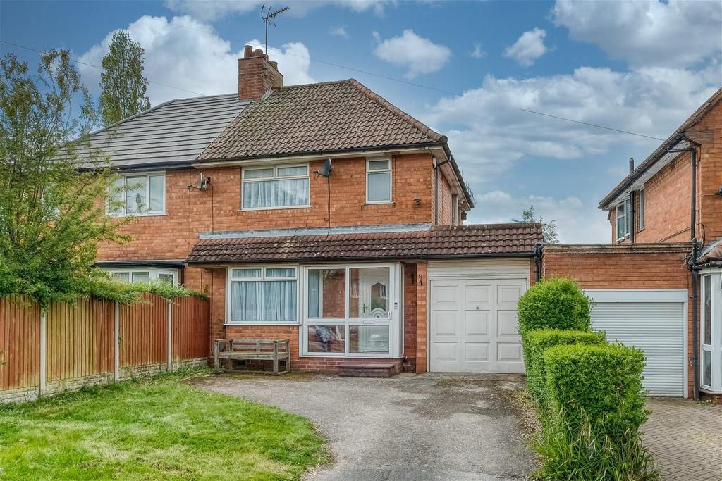 St. Chads Road, Rednal, Birmingham, B45 9DJ 3 bed semidetached house