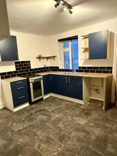 2 bedroom terraced house to rent, Station road, Gillingham ME8