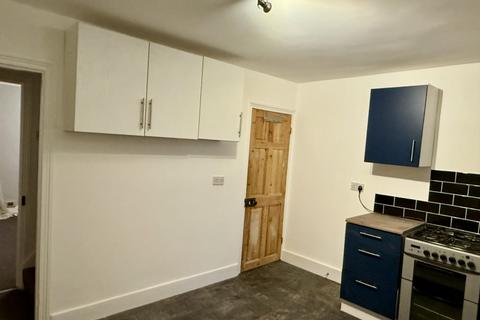 2 bedroom terraced house to rent, Station road, Gillingham ME8