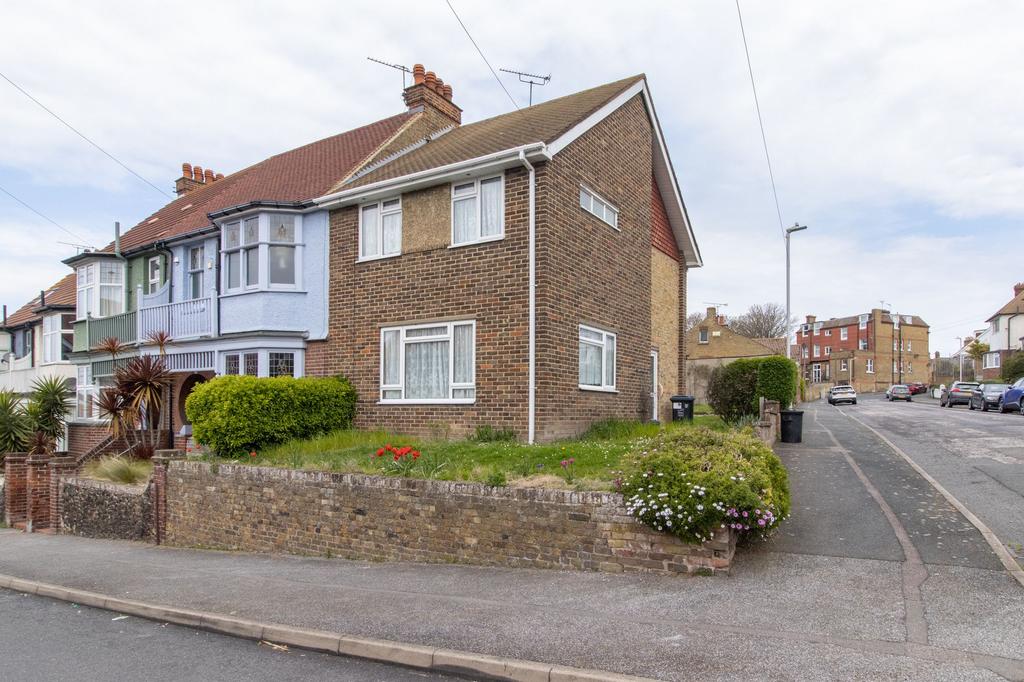 St. Mildreds Road, Margate, CT9 3 bed end of terrace house for sale £