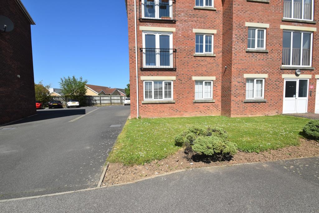 Winston Drive, Skegness, PE25 2 bed apartment £99,000