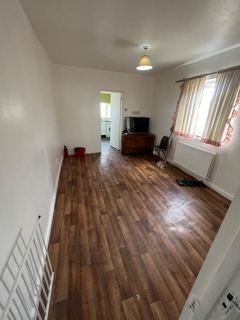 2 Bedroom Flat To Let