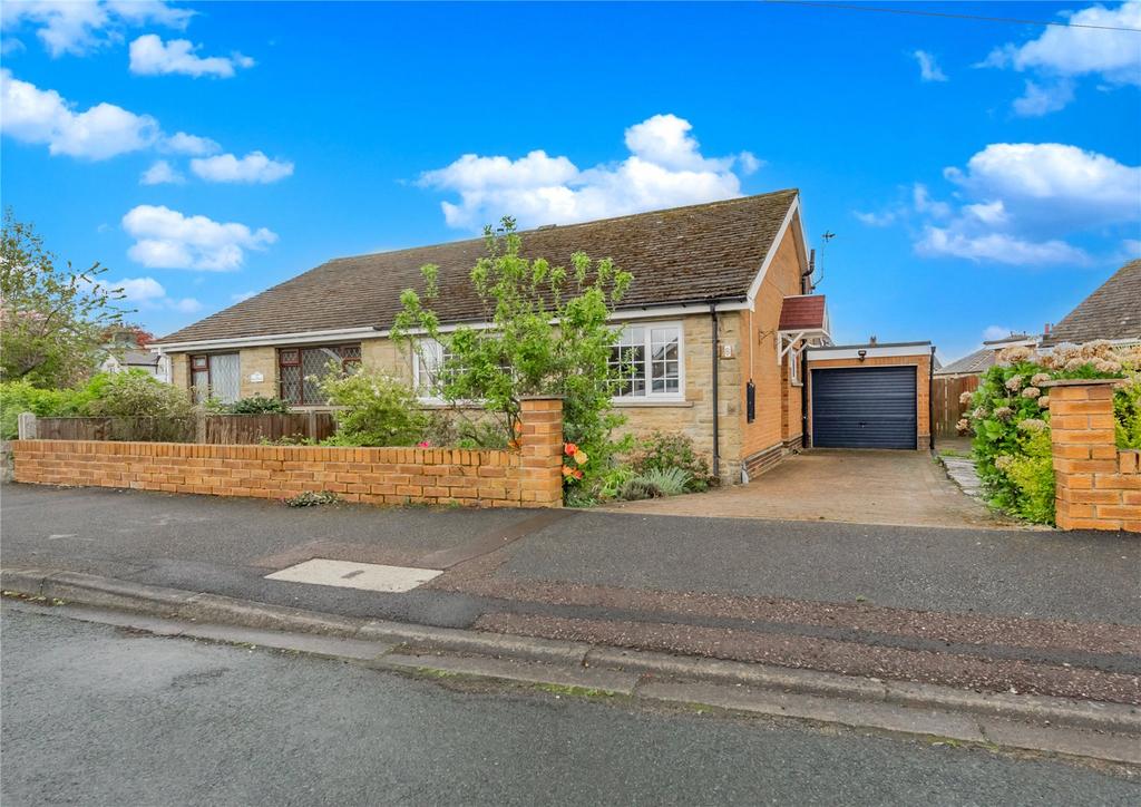 Moorhouse Drive, Birkenshaw, Bradford, BD11 2 bed bungalow for sale £230,000