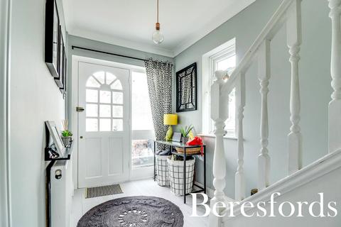 4 Brook Drive, Wickford, SS12 9EQ