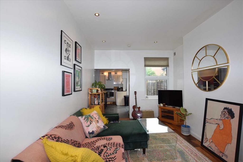Redbourne Avenue, Finchley Central 1 bed apartment £1,600 pcm (£369 pw)