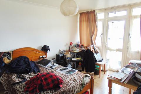72 Comyns Close, London, E16 4JJ