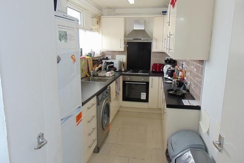 72 Comyns Close, London, E16 4JJ
