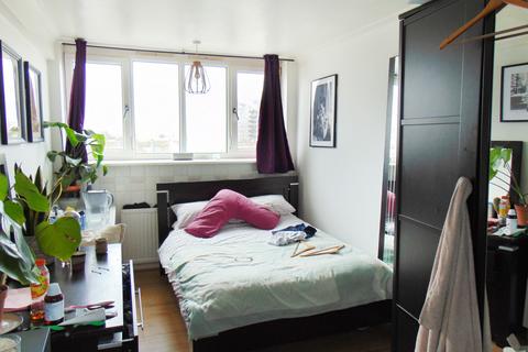 72 Comyns Close, London, E16 4JJ