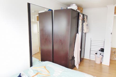 72 Comyns Close, London, E16 4JJ