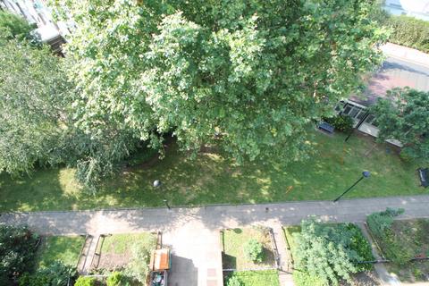 72 Comyns Close, London, E16 4JJ