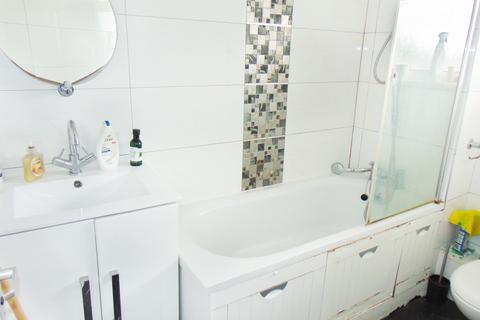 72 Comyns Close, London, E16 4JJ