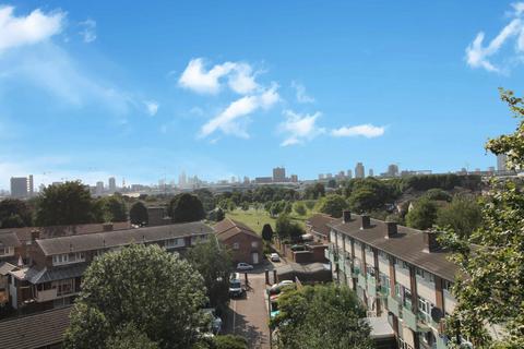 72 Comyns Close, London, E16 4JJ