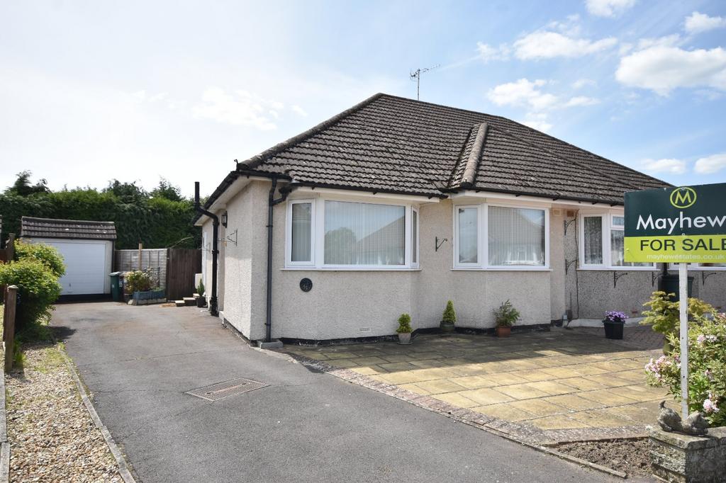 Horley, Surrey, RH6 2 bed bungalow for sale £425,000