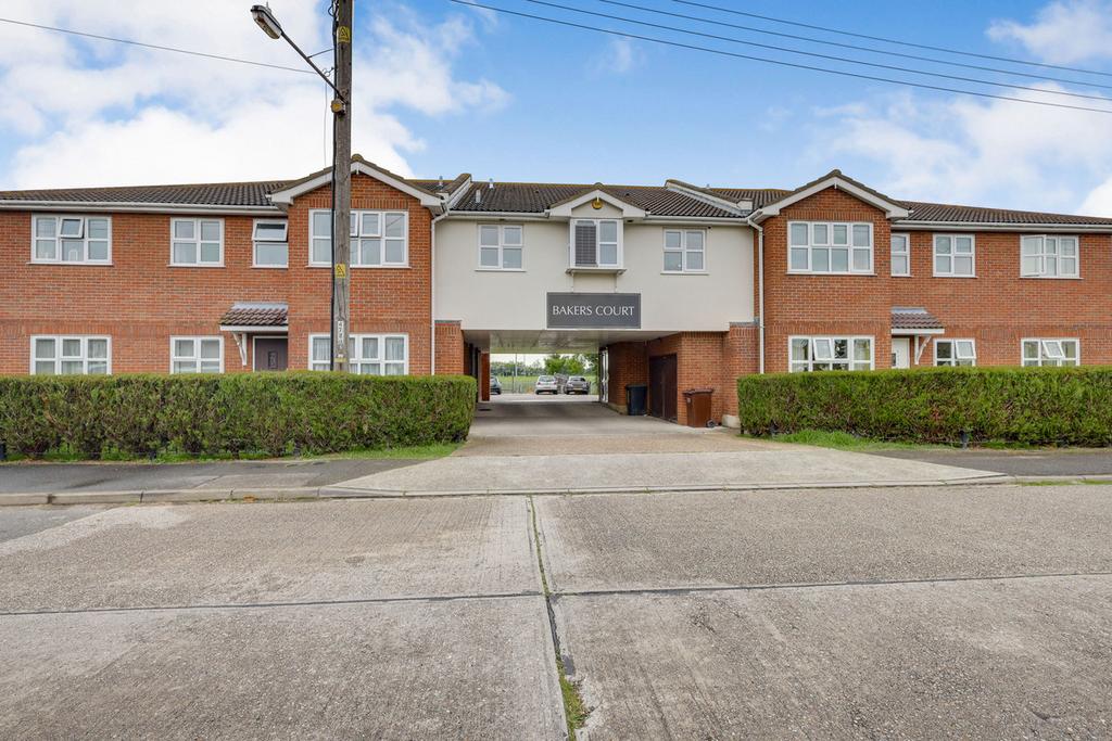 Church Parade, Canvey Island, SS8 2 bed apartment £215,000