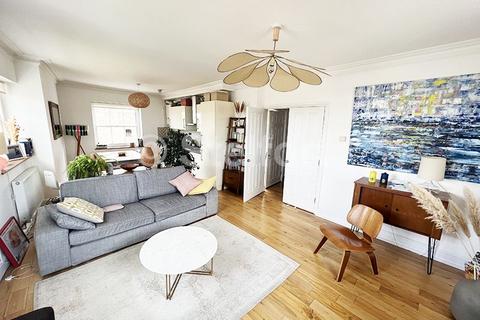 2 bedroom apartment to rent, Westbourne Road, London N7
