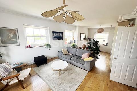 2 bedroom apartment to rent, Westbourne Road, London N7