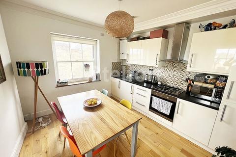 2 bedroom apartment to rent, Westbourne Road, London N7