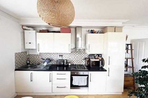 2 bedroom apartment to rent, Westbourne Road, London N7