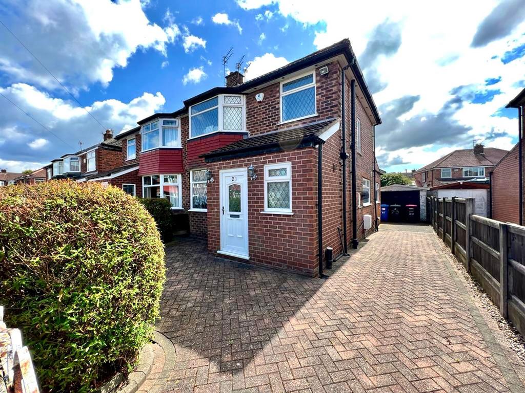 Burford Drive, Swinton, M27 3 bed semidetached house £230,000