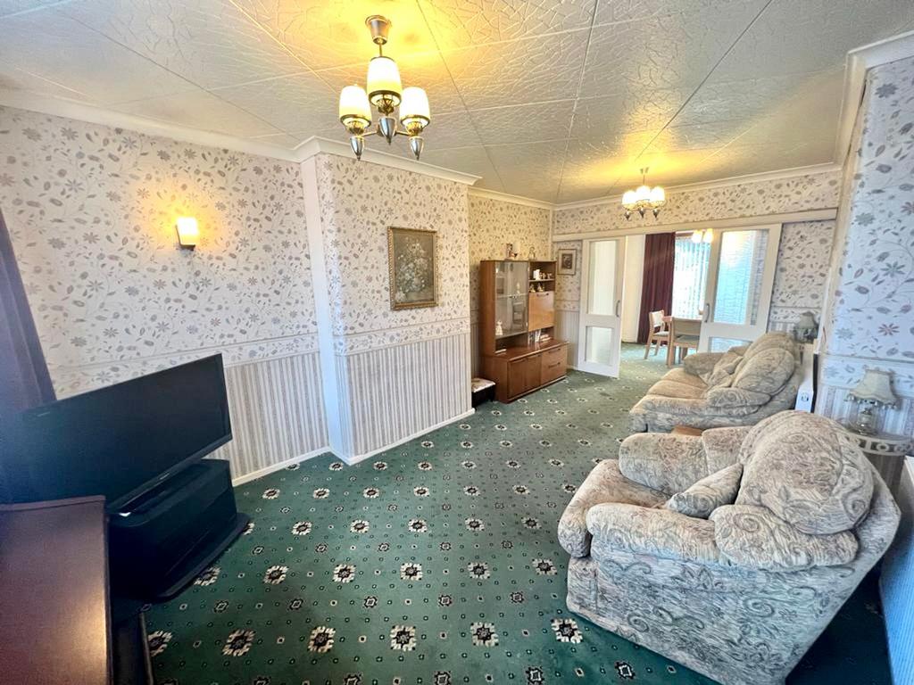 Burford Drive, Swinton, M27 3 bed semidetached house £230,000