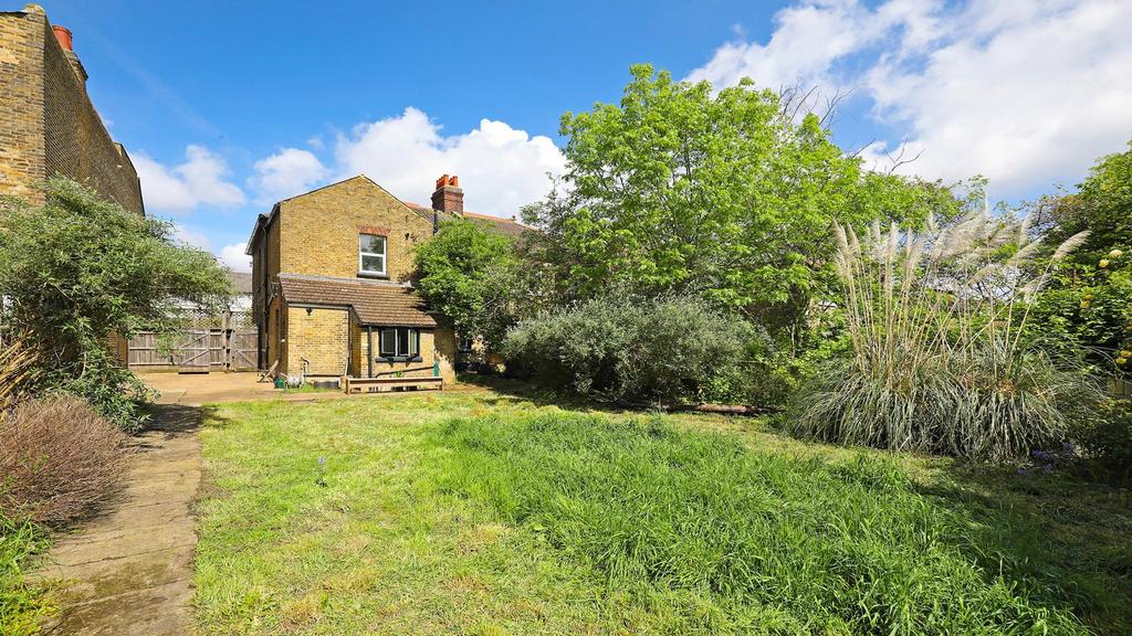 Carlyle Road, Ealing, W5 3 bed flat for sale £600,000