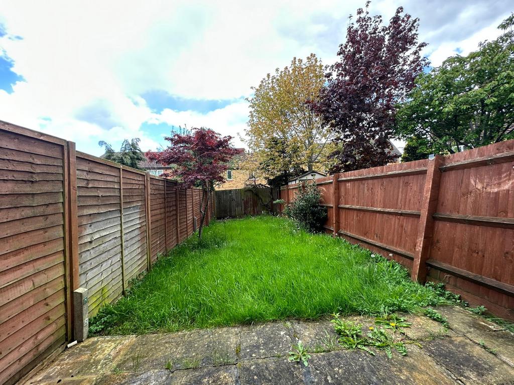 Newport Pagnell, Newport Pagnell MK16 2 bed terraced house £950 pcm