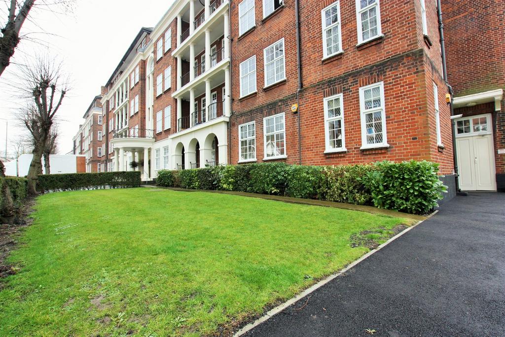 West Heath Court, North End Road, Golders Green, NW11 1 bed flat £