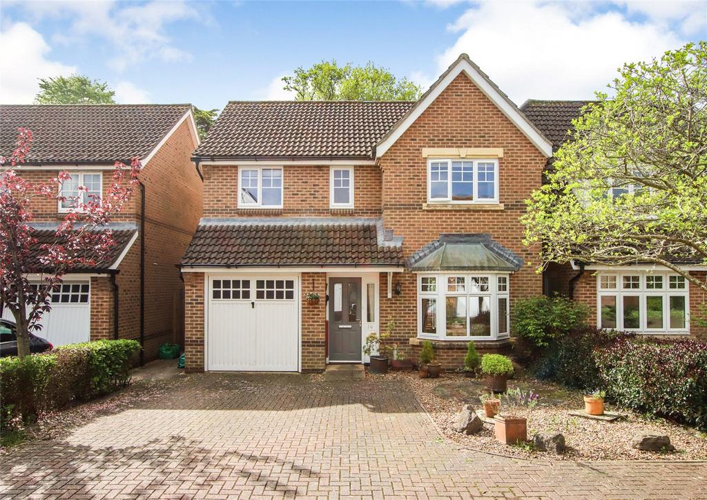 Paddock Gardens, Lymington, Hampshire, SO41 4 bed detached house for