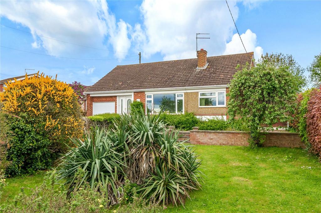 Main Road, New Hackleton, Northamptonshire, NN7 2 bed bungalow for sale