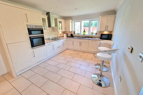 3 bedroom detached bungalow for sale, Birchwood Place, St. Leonards BH24