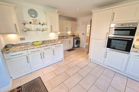 3 bedroom detached bungalow for sale, Birchwood Place, St. Leonards BH24