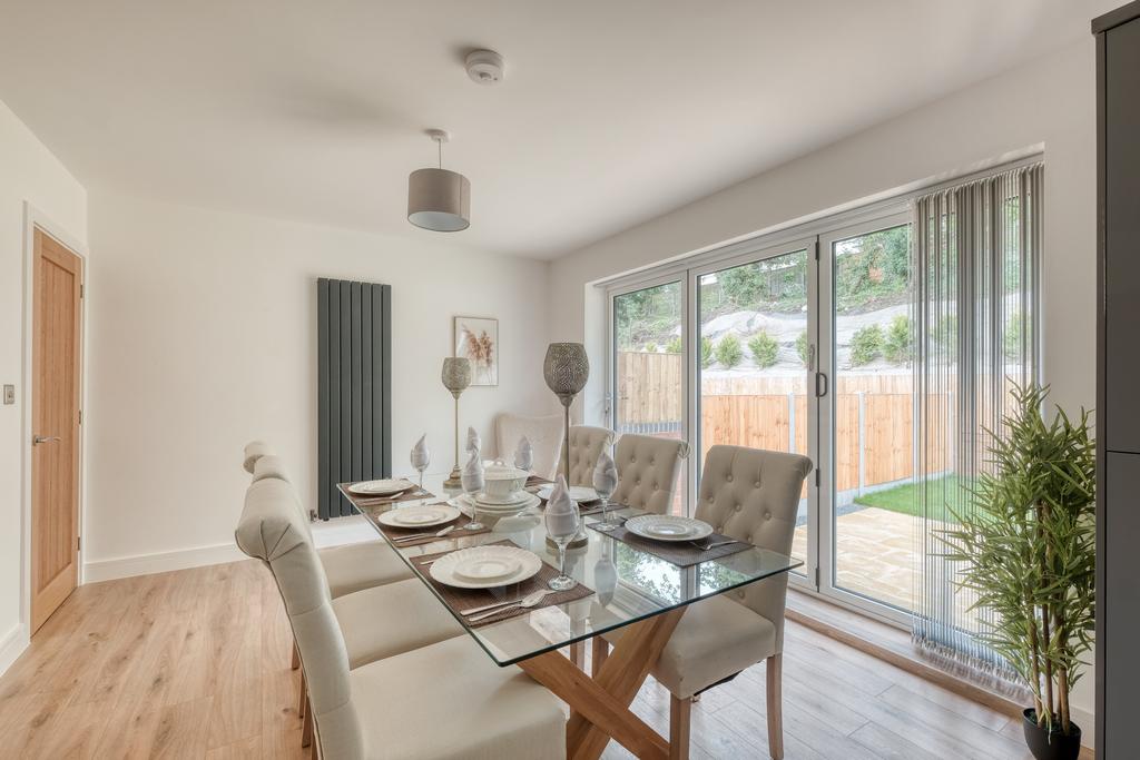 Sion Hill, Broadwaters, Kidderminster, DY10 2XS 4 bed detached house