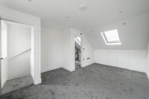18a Brownlow Road, London, N3 1NA