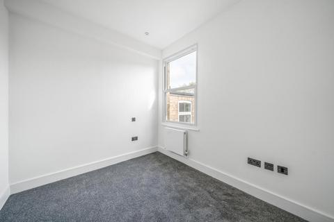 18a Brownlow Road, London, N3 1NA