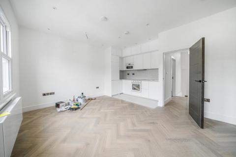 18a Brownlow Road, London, N3 1NA