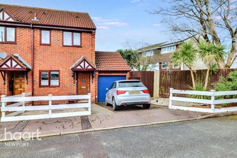 2 bedroom end of terrace house to rent, Highbank, Newport