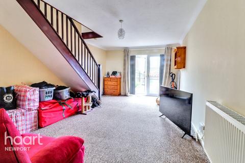 2 bedroom end of terrace house to rent, Highbank, Newport