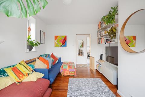 79 Broadmead, London, SE6 3SD