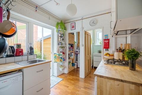 79 Broadmead, London, SE6 3SD
