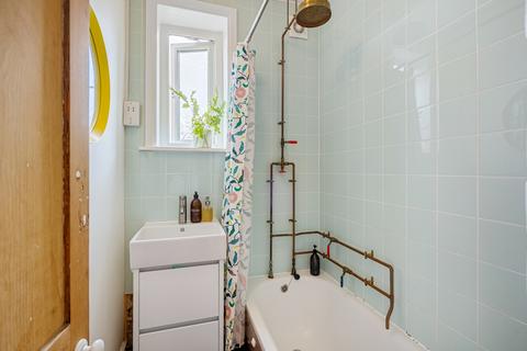79 Broadmead, London, SE6 3SD