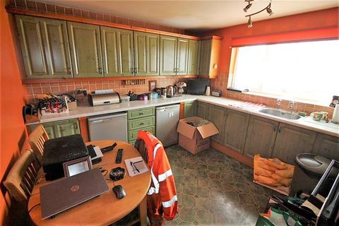 3 bedroom property for sale, Old Road, Clacton on Sea