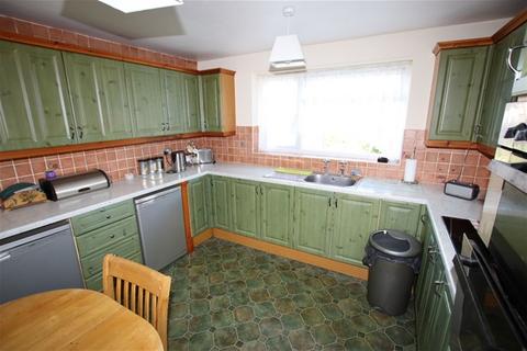 3 bedroom property for sale, Old Road, Clacton on Sea