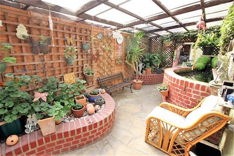 3 bedroom property for sale, Old Road, Clacton on Sea